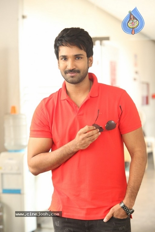 Aadhi Pinisetty Photos - 2 / 26 photos