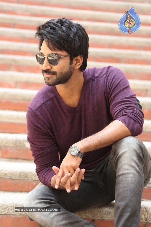 Actor Aadhi Pinisetty Pics - 3 / 21 photos