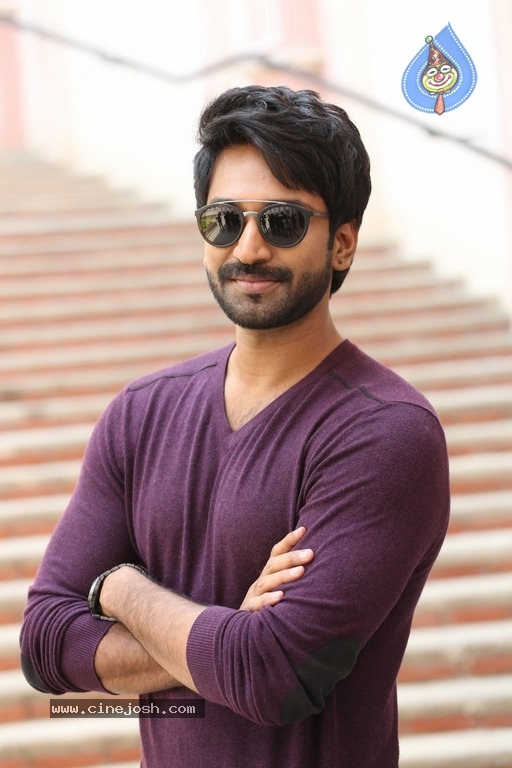 Actor Aadhi Pinisetty Pics - 4 / 21 photos