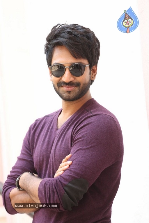 Actor Aadhi Pinisetty Pics - 6 / 21 photos