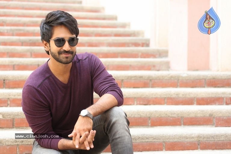 Actor Aadhi Pinisetty Pics - 14 / 21 photos