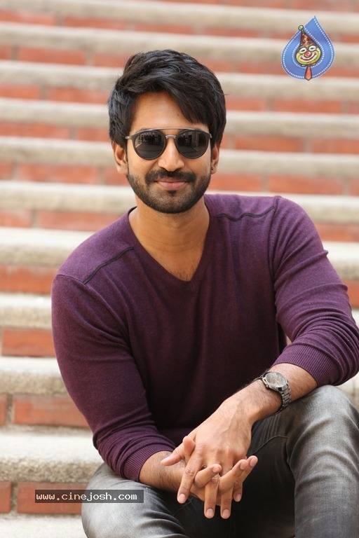 Actor Aadhi Pinisetty Pics - 16 / 21 photos