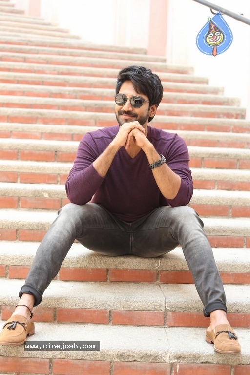 Actor Aadhi Pinisetty Pics - 18 / 21 photos