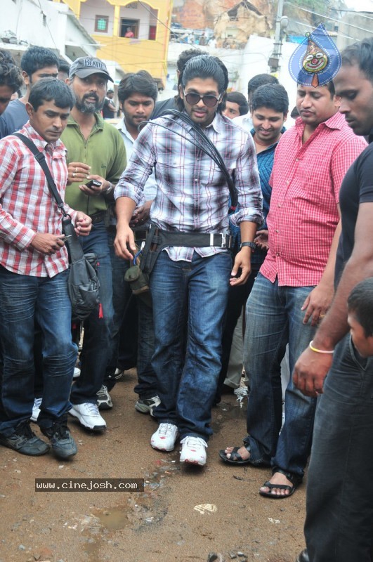 Allu Arjun as Cable Raju in Vedam Movie - 6 / 58 photos