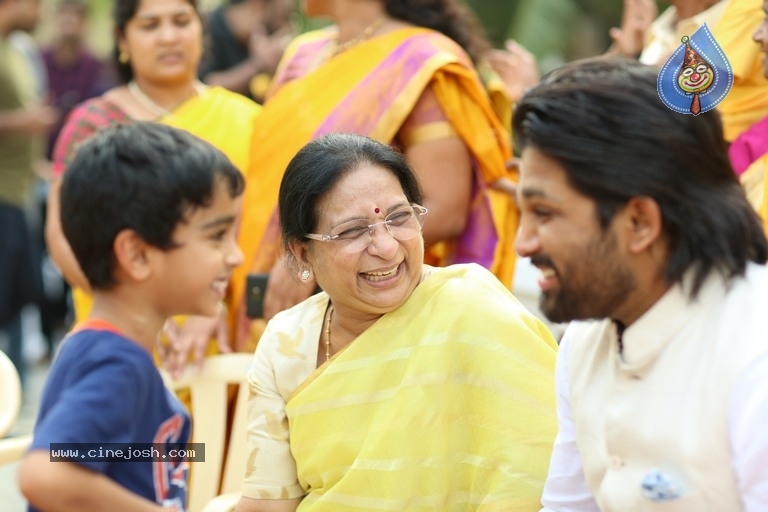 Allu Arjun At Palakollu - 11 / 14 photos