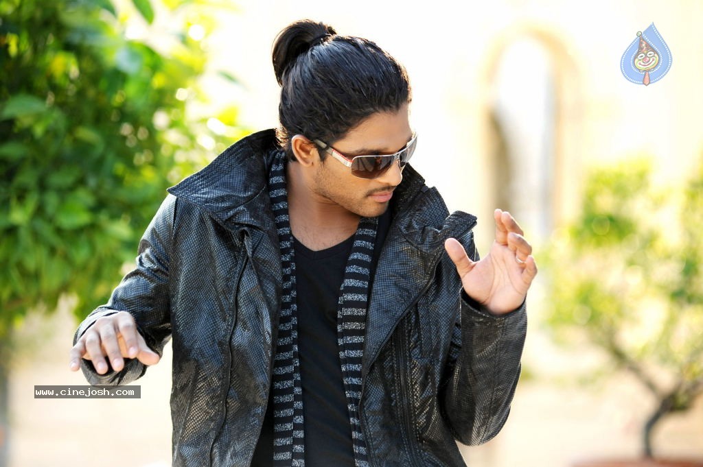 Allu Arjun Stills in Badrinath Movie - 1 / 7 photos