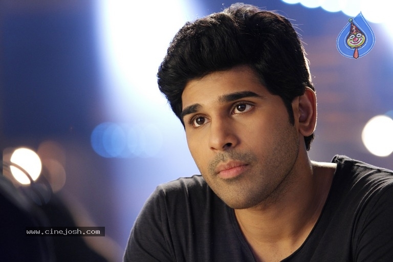 Allu Sirish Stills In Okka Kshanam Movie - 4 / 4 photos