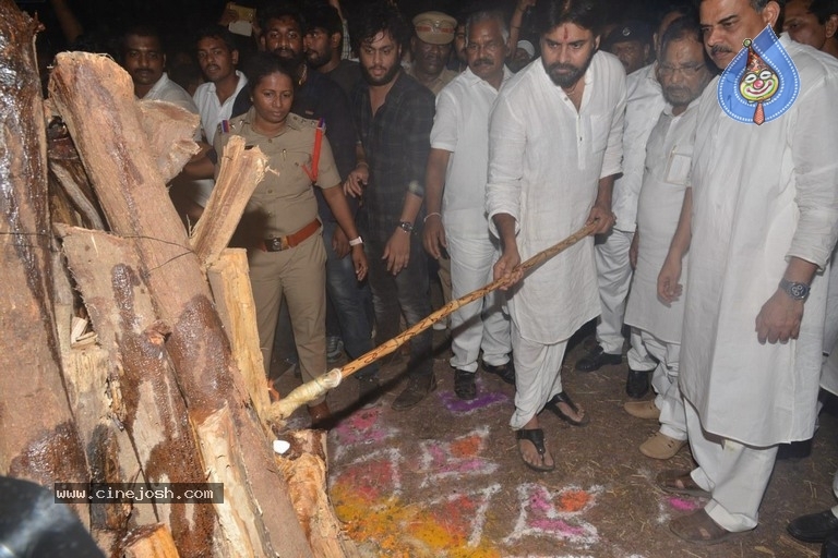 Pawan Kalyan Celebrates Sankranthi In Tenali - 30 / 39 photos