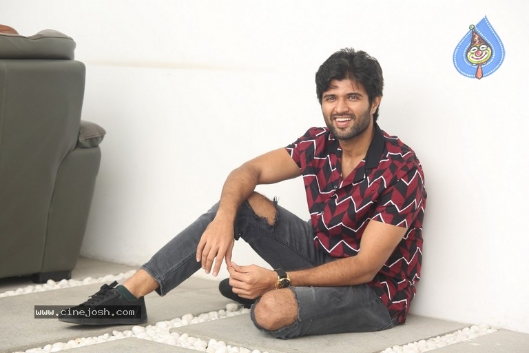 Vijay Devarakonda Stills - 14 / 21 photos