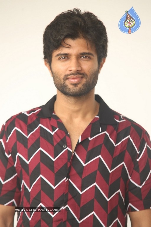 Vijay Devarakonda Stills - 15 / 21 photos