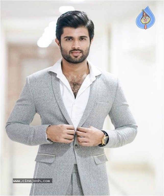 Vijay Deverakonda Photos - 2 / 4 photos