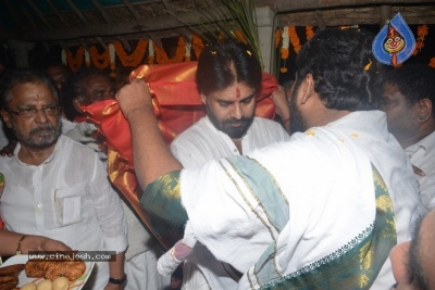 Pawan Kalyan Celebrates Sankranthi In Tenali - 28 of 39