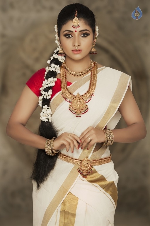 Actress Adhiti New Images - 1 / 5 photos