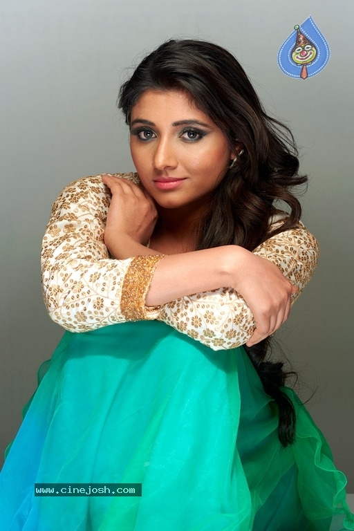 Actress Adhti New Stills - 19 / 19 photos