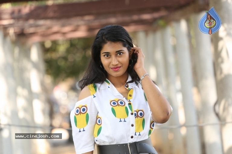 Actress Akhila Ram Photos - 11 / 16 photos