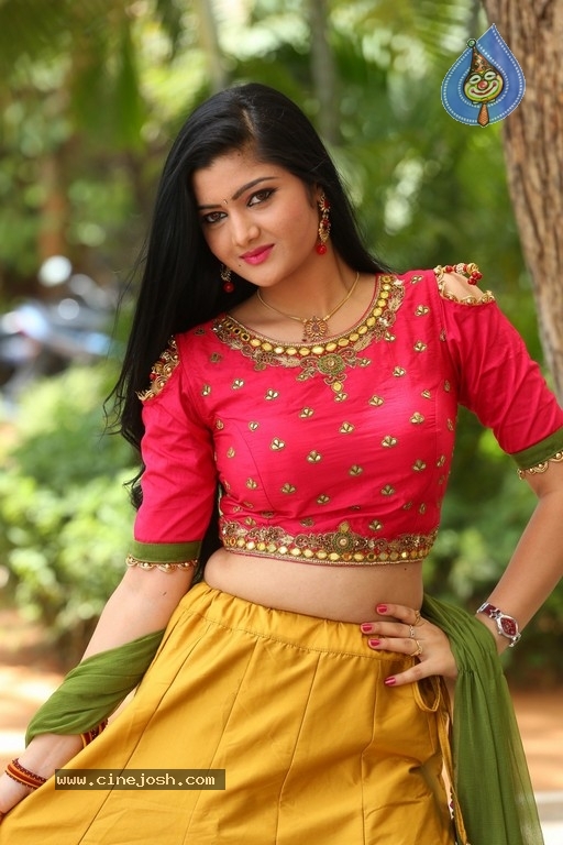 Actress Akshitha Pics - 18 / 21 photos