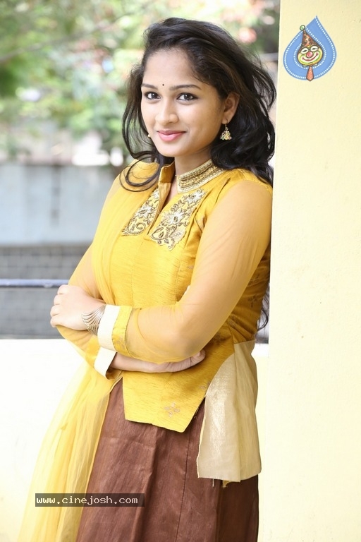 Actress Ambika Photos - 15 / 21 photos