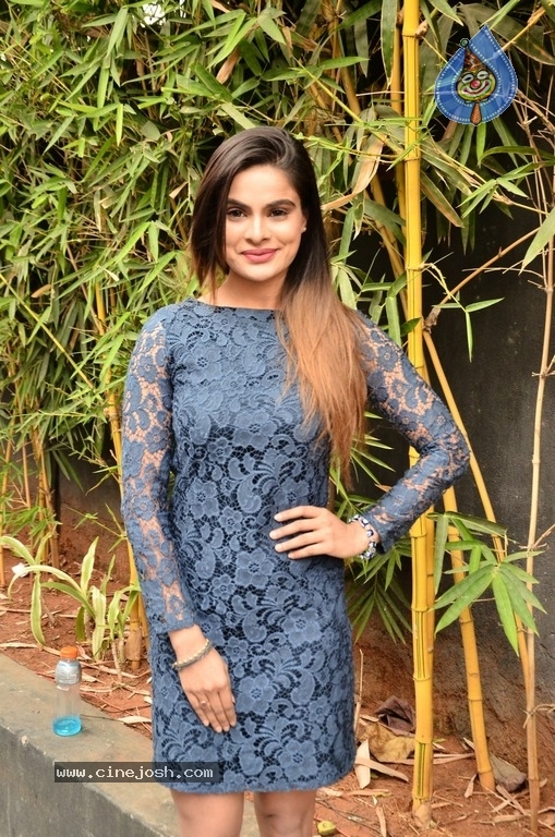 Actress Anitha Raghav Latest Photoshoot - 15 / 27 photos