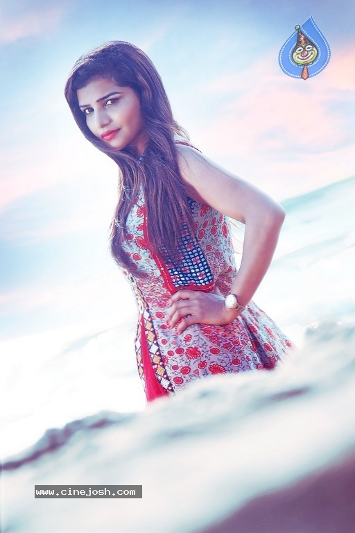 Actress Anju Kriti Photoshoot - 4 / 12 photos