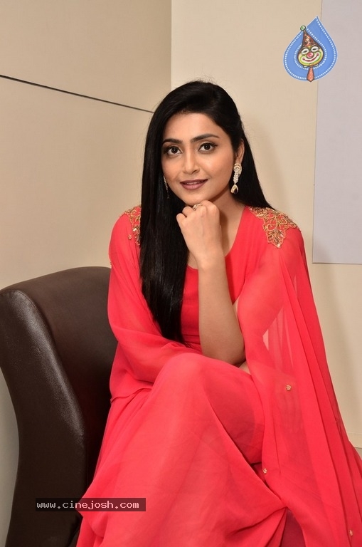 Actress Avantika Mishra Latest Stills - 7 / 21 photos