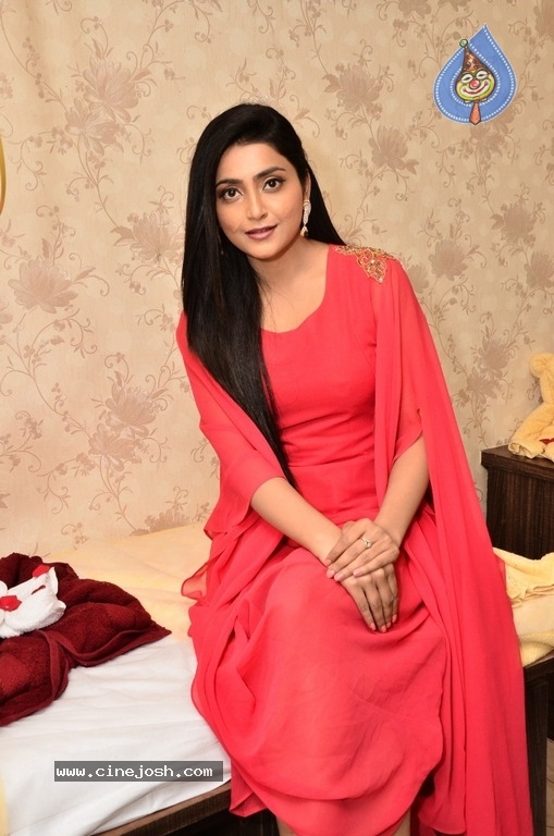 Actress Avantika Mishra Latest Stills - 15 / 21 photos