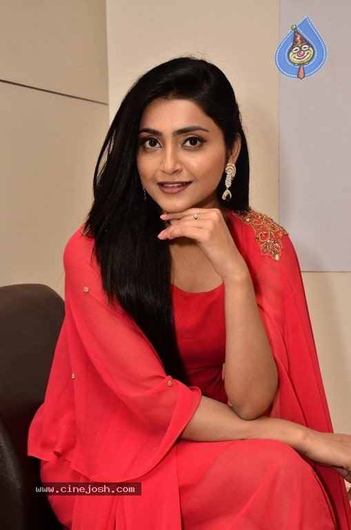 Actress Avantika Mishra Latest Stills - 18 / 21 photos