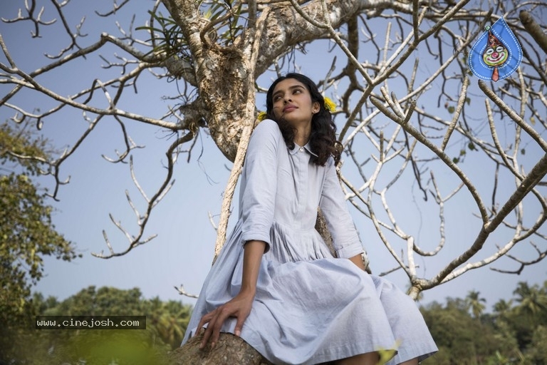 Actress Dayana Erappa Stills - 6 / 14 photos