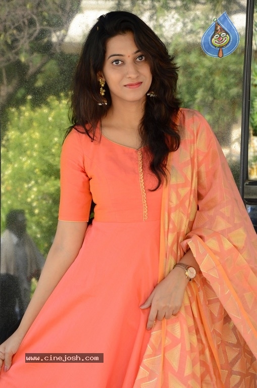 Actress Gouthami New Photos - 2 / 21 photos