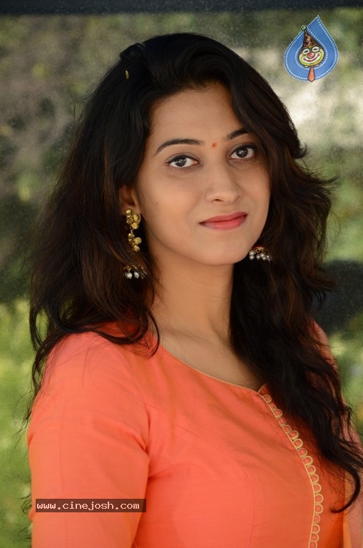 Actress Gouthami New Photos - 10 / 21 photos