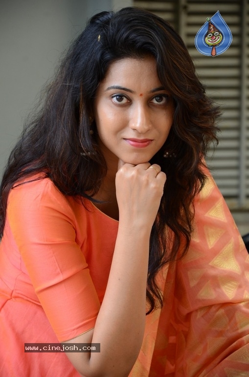 Actress Gouthami New Photos - 13 / 21 photos