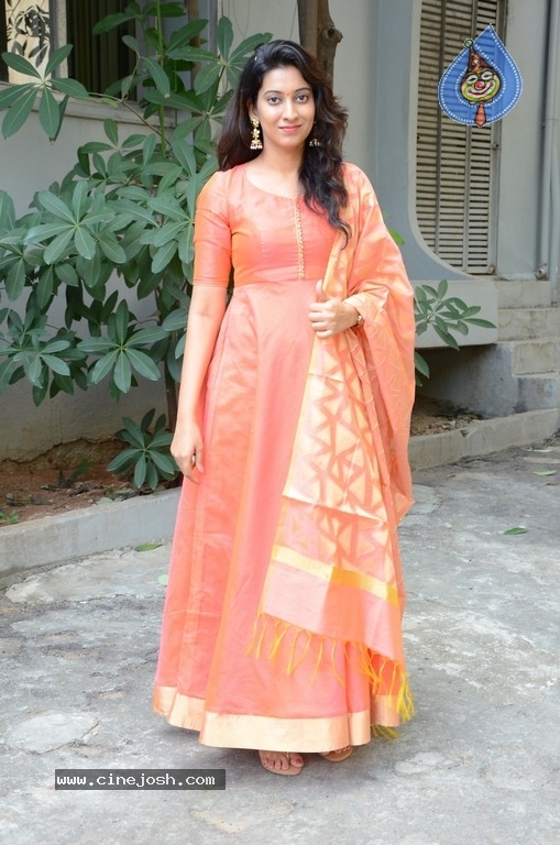 Actress Gouthami New Photos - 19 / 21 photos