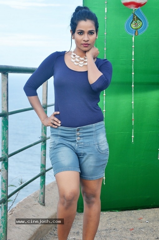 Actress Lisha Latest Stills - 5 / 20 photos