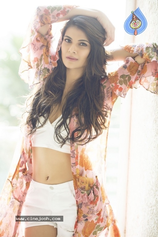 Actress Manishaa Shree Stills - 2 / 5 photos