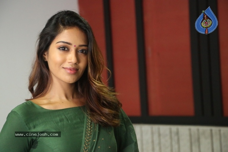 Actress Nivetha Pethuraj Gallery - 2 / 15 photos