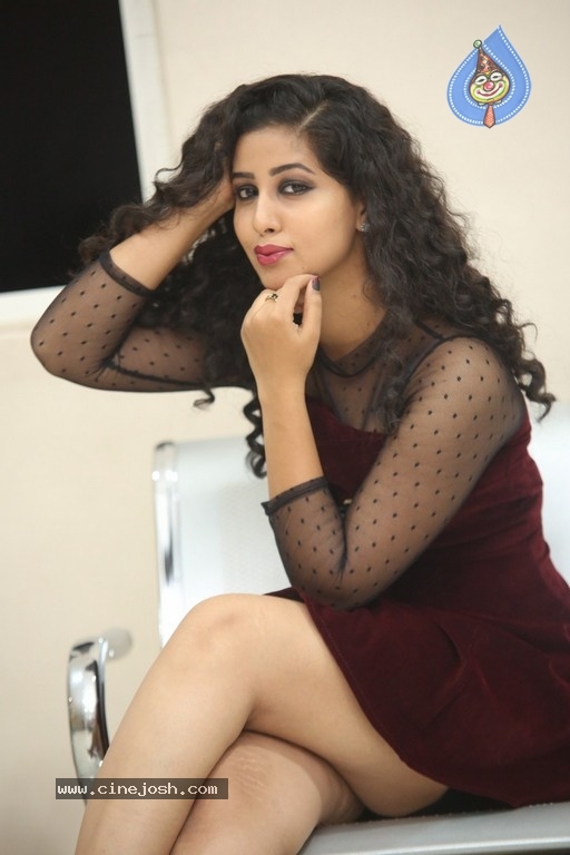 Actress Pavani Images - 17 / 50 photos