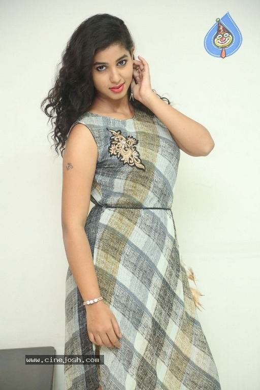 Actress Pavani Latest Photos - 12 / 21 photos