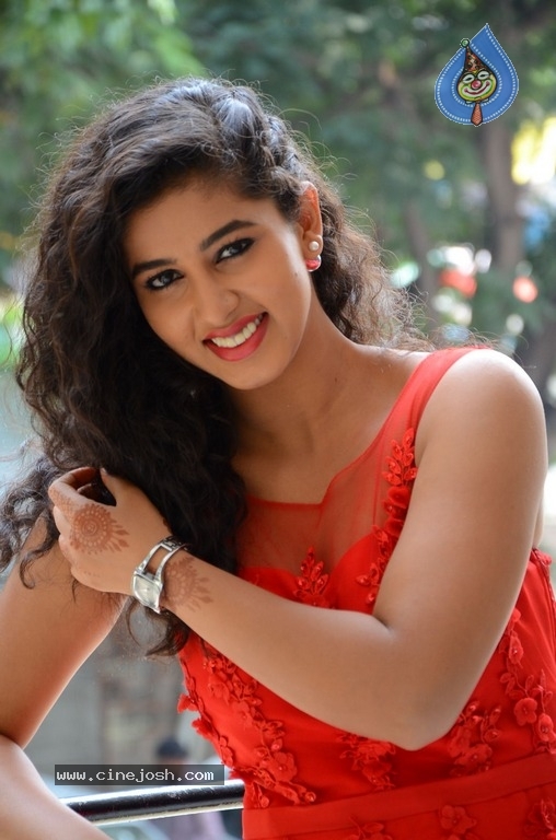 Actress Pavani Photos - 7 / 18 photos