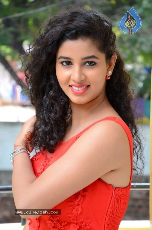 Actress Pavani Photos - 8 / 18 photos