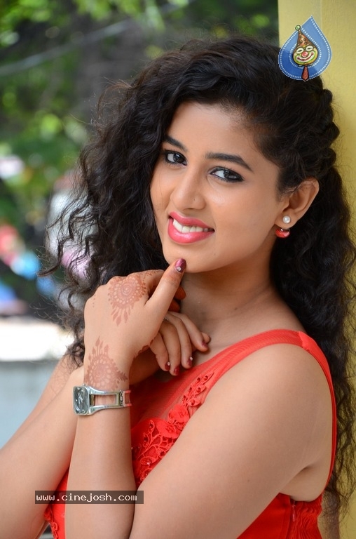 Actress Pavani Photos - 12 / 18 photos