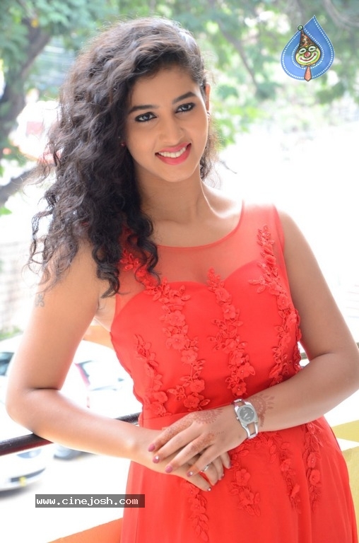 Actress Pavani Photos - 16 / 18 photos