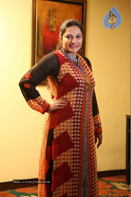 Actress Rethika Srinivas Photos - 10 / 16 photos