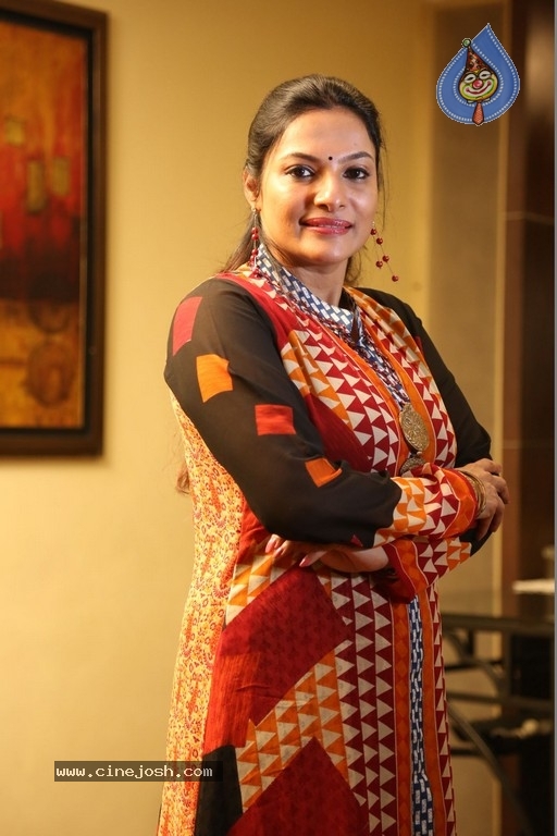 Actress Rethika Srinivas Photos - 11 / 16 photos