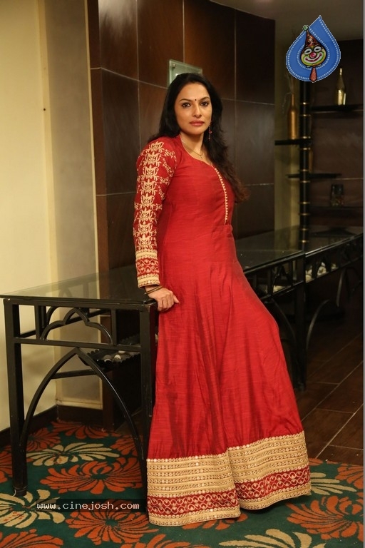 Actress Rethika Srinivas Photos - 13 / 16 photos