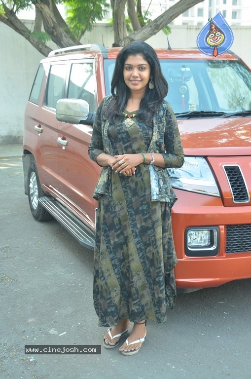 Actress Riythvika Latest Stills - 4 / 11 photos