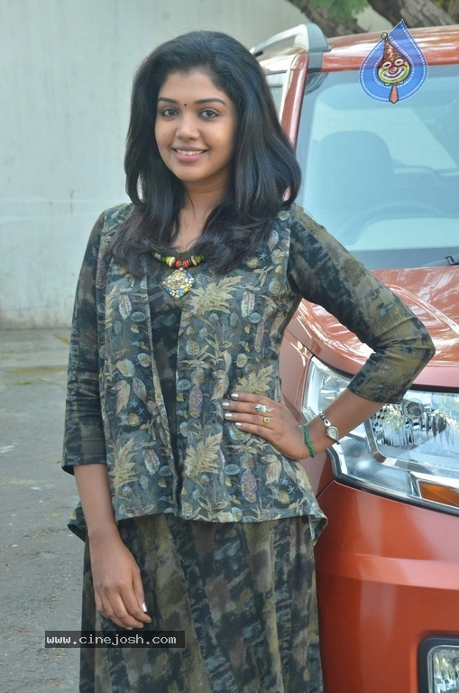 Actress Riythvika Latest Stills - 5 / 11 photos