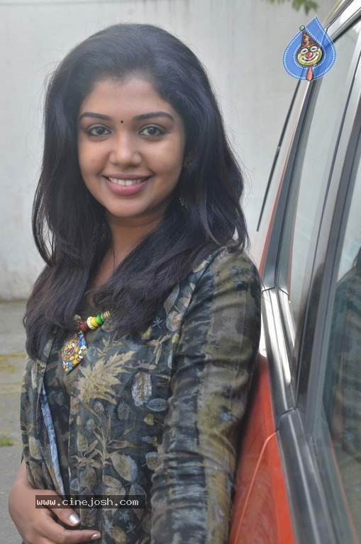 Actress Riythvika Latest Stills - 7 / 11 photos
