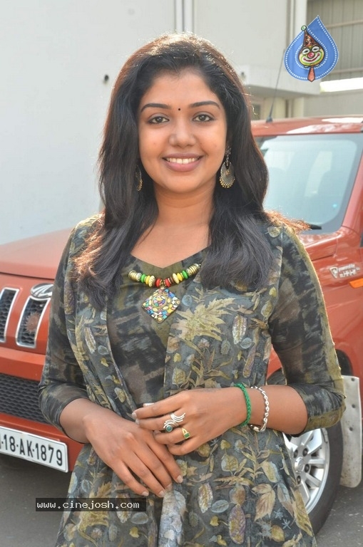 Actress Riythvika Latest Stills - 8 / 11 photos