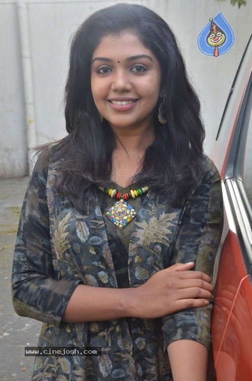 Actress Riythvika Latest Stills - 9 / 11 photos