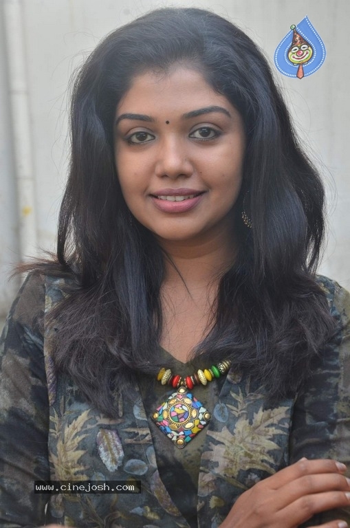 Actress Riythvika Latest Stills - 11 / 11 photos