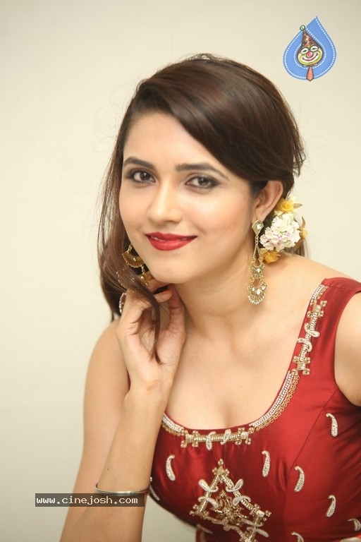 Actress Sathvika Photos - 4 / 21 photos